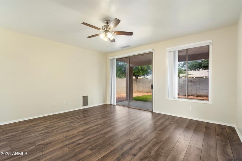 8825 65th Dr, Glendale, AZ 85302