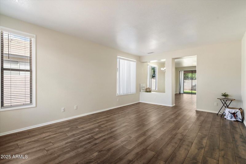 8825 N 65th Dr, Glendale, AZ 85302