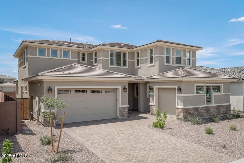 8825 Vermont Ave, Glendale, AZ 85305