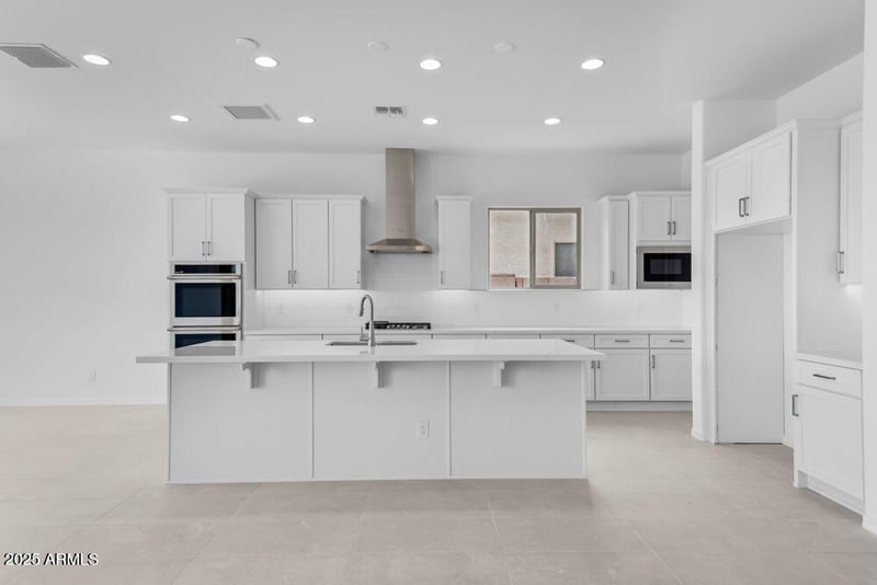 8825 Vermont Ave, Glendale, AZ 85305