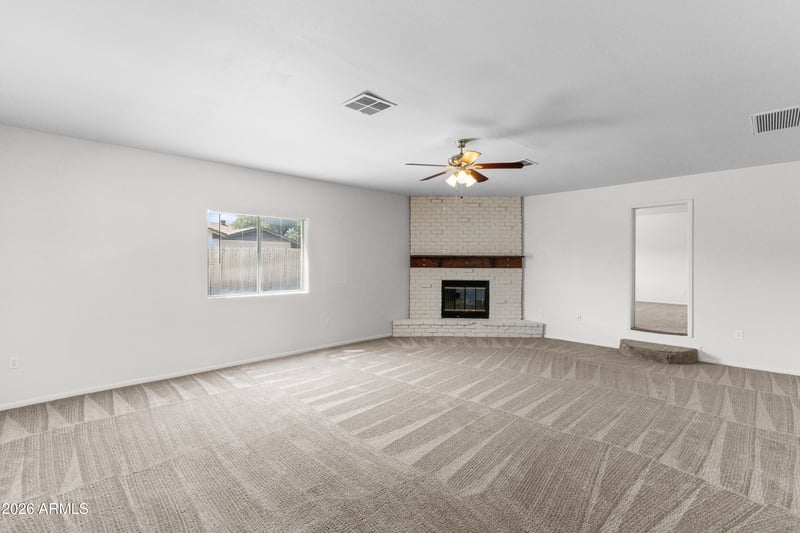 8825 Roma Ave, Phoenix, AZ 85037