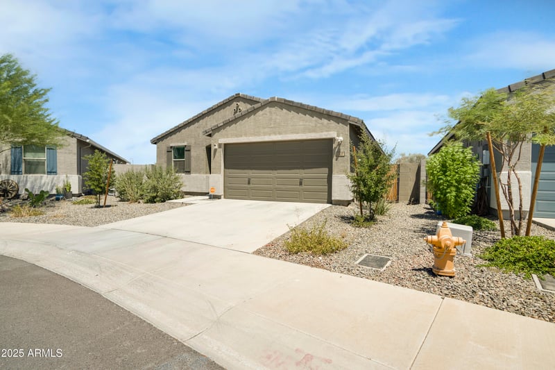 8827 67th Dr, Laveen, AZ 85339