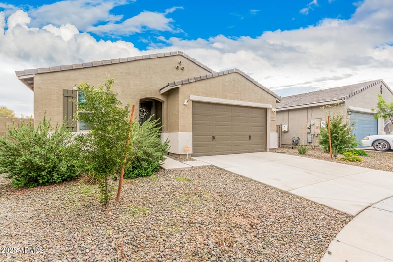 8827 67th Dr, Laveen, AZ 85339