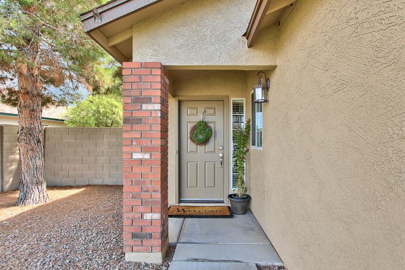 8827 E Des Moines St, Mesa, AZ 85207