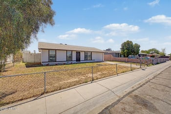 8827 Heatherbrae Dr, Phoenix, AZ 85037