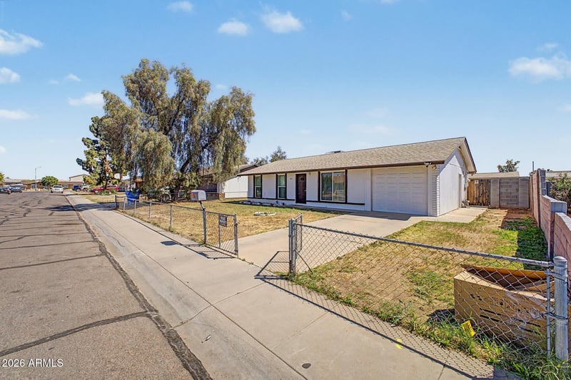 8827 Heatherbrae Dr, Phoenix, AZ 85037