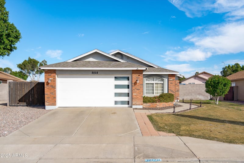 8828 Des Moines St, Mesa, AZ 85207