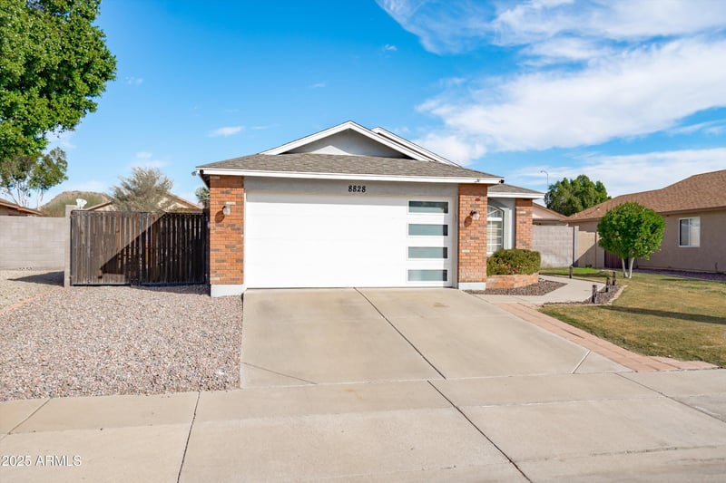 8828 Des Moines St, Mesa, AZ 85207