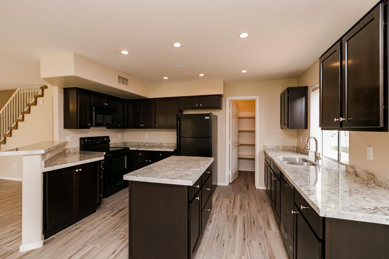 883 E Whitten St, Chandler, AZ 85225