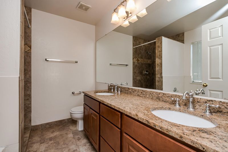 883 E Whitten St, Chandler, AZ 85225