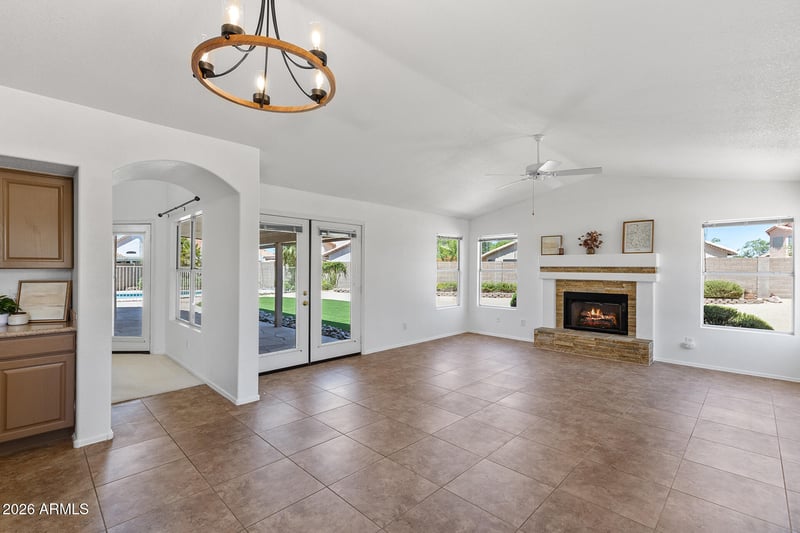 8832 W Betty Elyse Ln, Peoria, AZ 85382