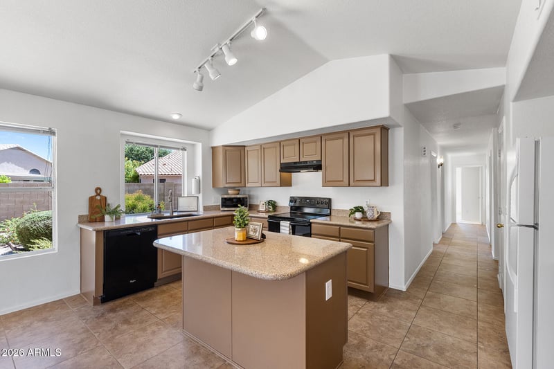 8832 W Betty Elyse Ln, Peoria, AZ 85382