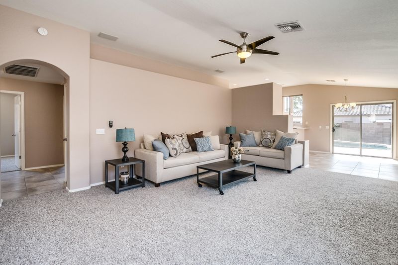 8833 E Colby Cir, Mesa, AZ 85207