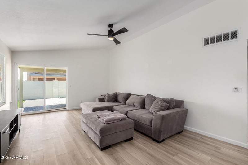 8835 John Cabot Rd, Peoria, AZ 85382