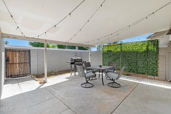 8835 New World Dr, Glendale, AZ 85302