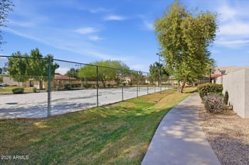 8840 47th Dr, Glendale, AZ 85302