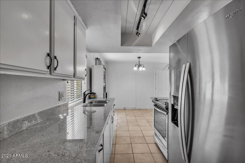 8841 S 48th St #1, Phoenix, AZ 85044