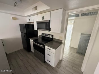 8842 N 8th St #103, Phoenix, AZ 85020