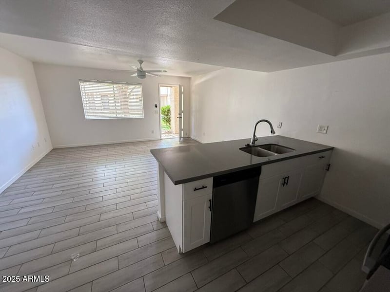 8842 N 8th St #103, Phoenix, AZ 85020