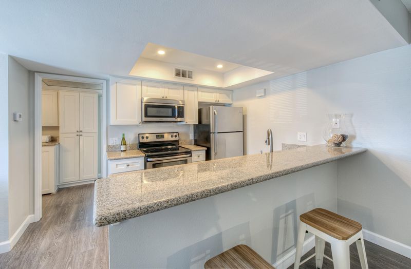8842 N 8th St #206, Phoenix, AZ 85020