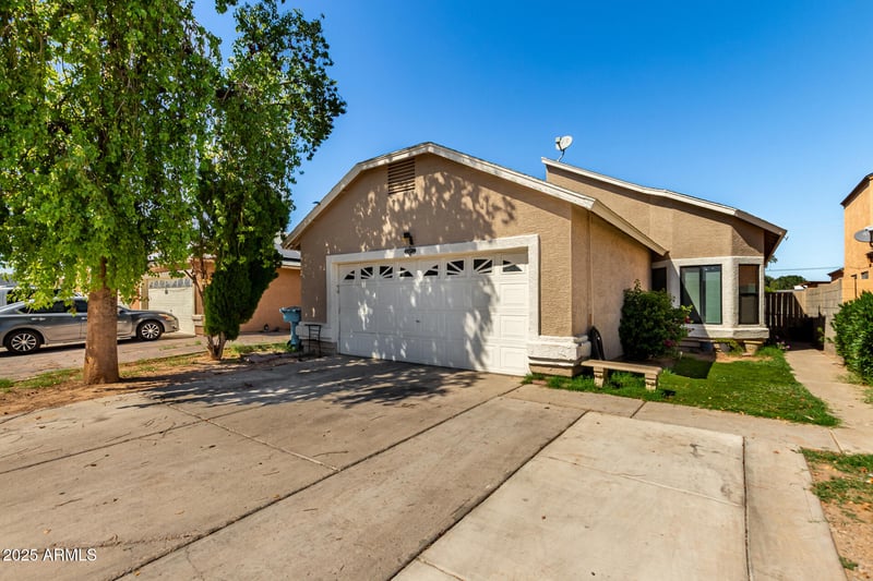 8842 Vale Dr, Phoenix, AZ 85037