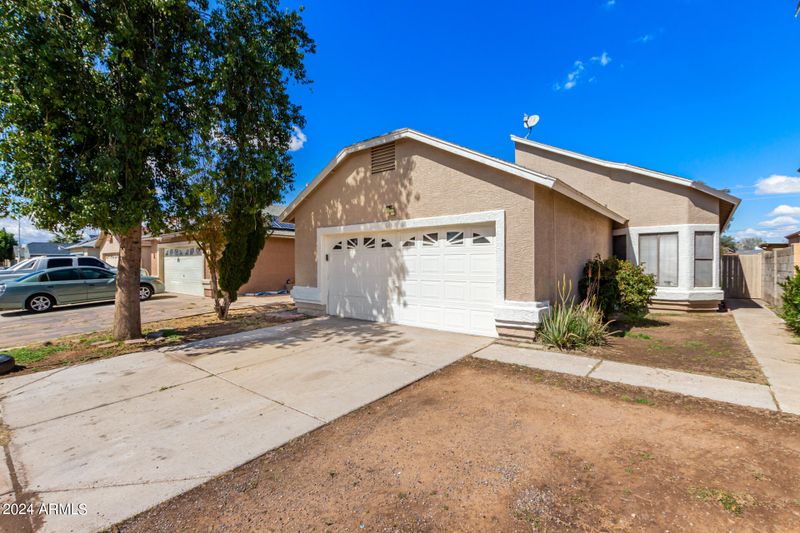 8842 W Vale Dr, Phoenix, AZ 85037