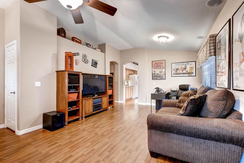 8844 E Fairfield St, Mesa, AZ 85207