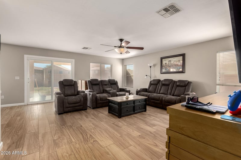 885 Lakeview Dr, San Tan Valley, AZ 85143