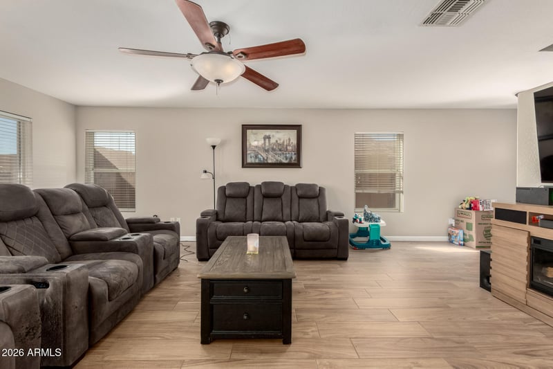 885 Lakeview Dr, San Tan Valley, AZ 85143