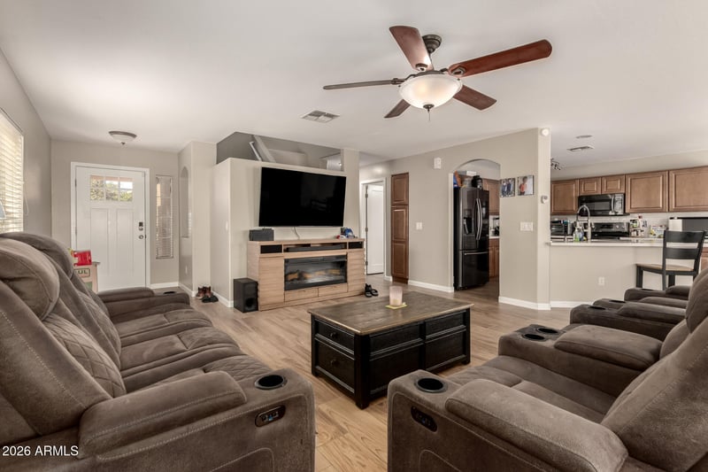 885 Lakeview Dr, San Tan Valley, AZ 85143