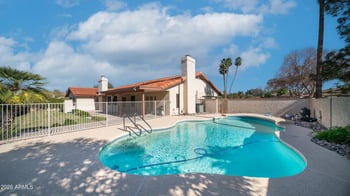 8852 Lakeshore Dr, Tempe, AZ 85284