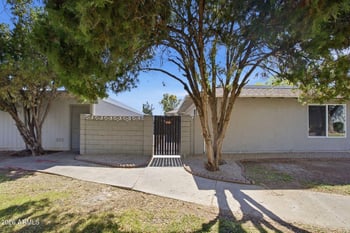 8855 New World Dr, Glendale, AZ 85302