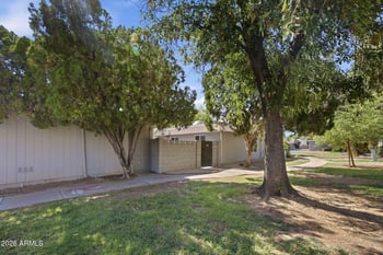8855 New World Dr, Glendale, AZ 85302