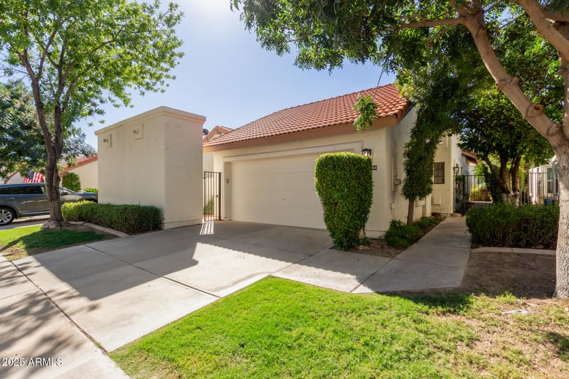 8856 Taylor Dr, Tempe, AZ 85284