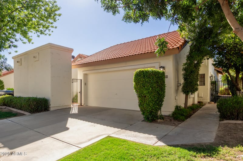 8856 Taylor Dr, Tempe, AZ 85284