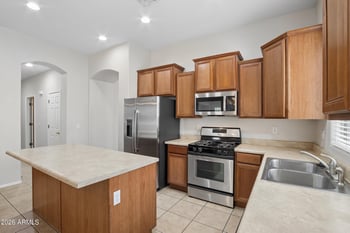 8858 W Myrtle Ave, Glendale, AZ 85305