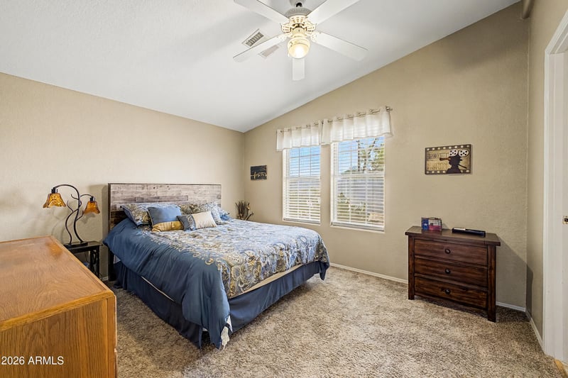 886 Eagle Dr, San Tan Valley, AZ 85140