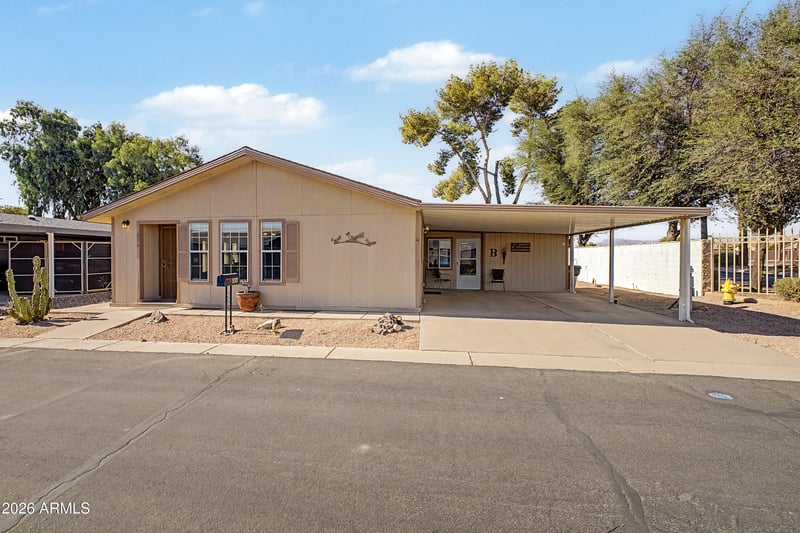 886 Eagle Dr, San Tan Valley, AZ 85140