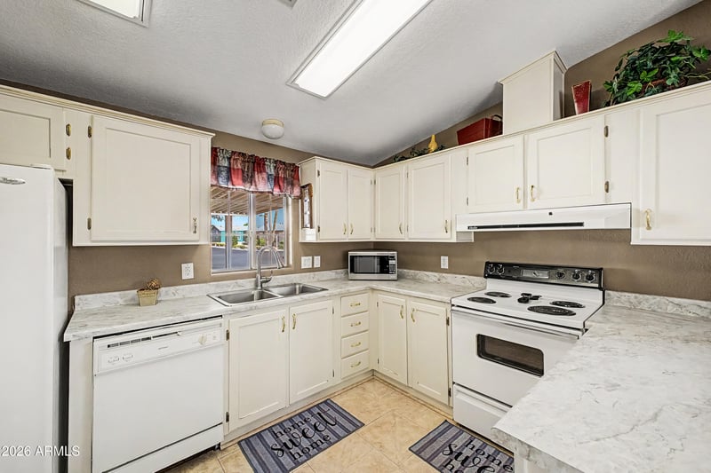 886 Eagle Dr, San Tan Valley, AZ 85140