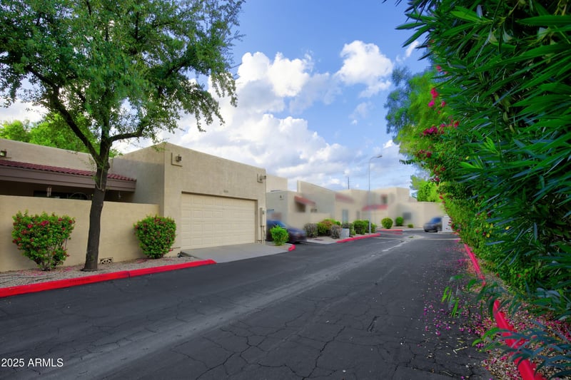 8860 47th Dr, Glendale, AZ 85302