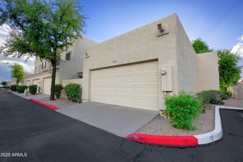 8860 47th Dr, Glendale, AZ 85302