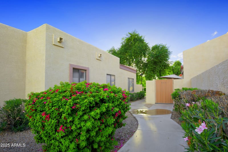 8860 47th Dr, Glendale, AZ 85302