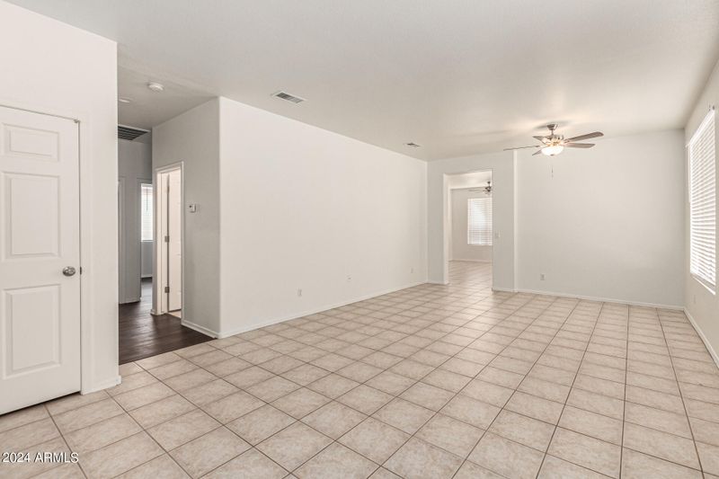 8860 N 66th Ave, Glendale, AZ 85302
