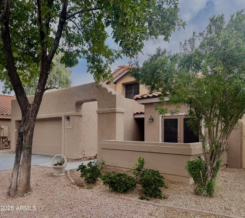 8863 Grandview Dr, Tempe, AZ 85284