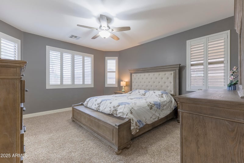 887 Hereford Dr, San Tan Valley, AZ 85143