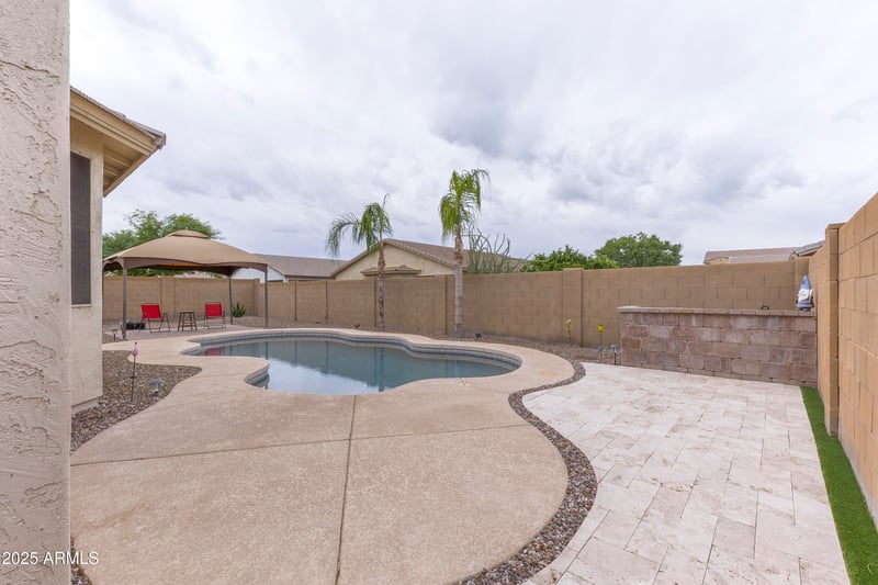 887 Hereford Dr, San Tan Valley, AZ 85143