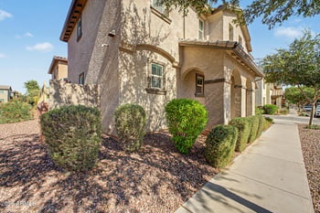 887 Swallow Ln, Gilbert, AZ 85296