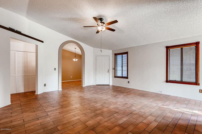8871 W John Cabot Rd, Peoria, AZ 85382