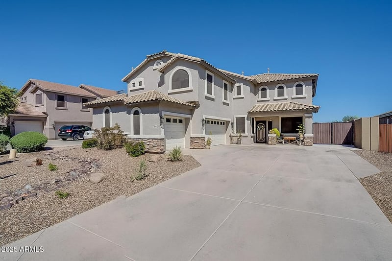 888 Holstein Trl, San Tan Valley, AZ 85143