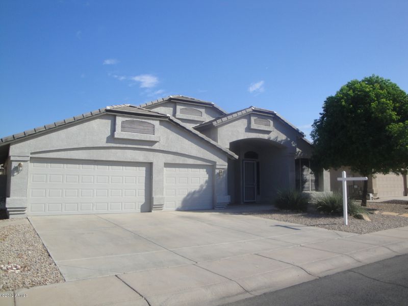 890 E Betsy Ln, Gilbert, AZ 85296